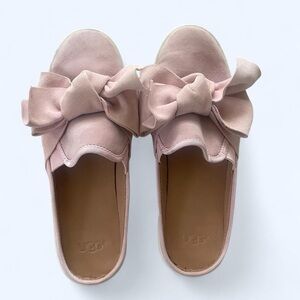 Ugg Luci Bow Slides Mules Suede Seashell
Pink size 7